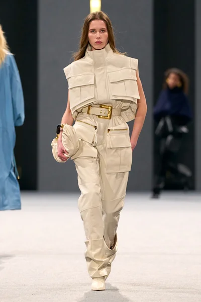 Look 43